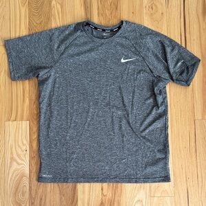 Nike Men's Heathered Gray Short Sleeve Tee